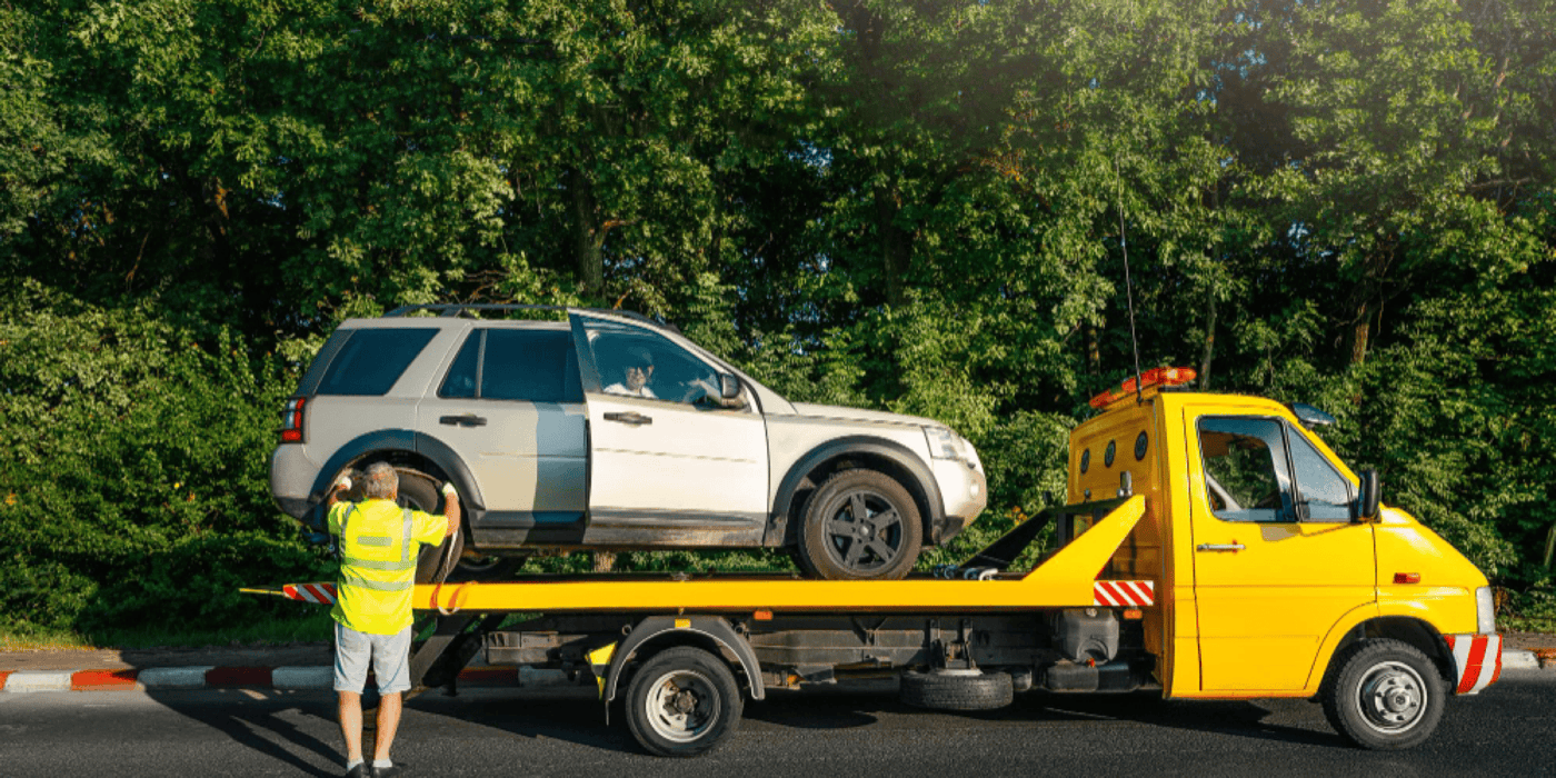 Araç Yolda Kaldığında Ne Yapılmalı? Adım Adım Yol Yardım ve Çekici Rehberi